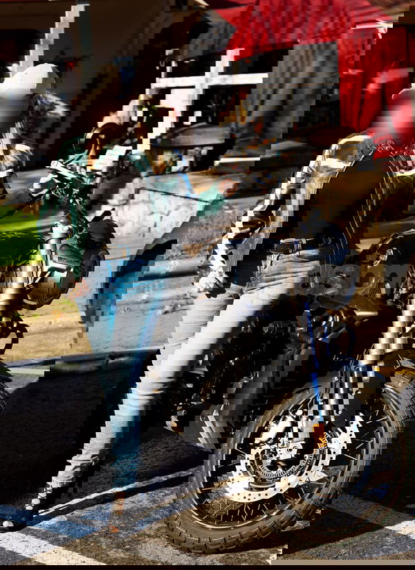 Hola, soy Lucia, una mujer de carácter alegre y espontáneo. Siempre trato de ver lo positivo en la vida y me encanta reír. En mi tiempo libre disfruto explorando rutas y paseos que me permiten desconectar de la monotonía. Además, tengo un interés especial por la salud y el bienestar. Si deseas ponerte en contacto, mi móvil es 604240070. Lucía, mujeres, putas Guipuzcoa no, escorts Guipuzcoa no