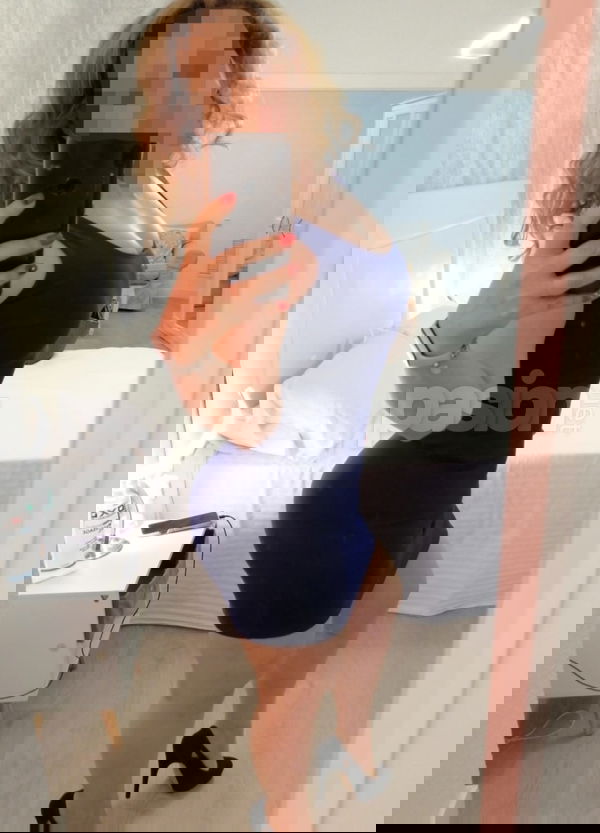 Hola, soy Cristina, tengo 40 años y soy una mujer española que disfruta de la vida y del fitness. Mis conocidos dicen que soy una persona agradable que busca siempre la buena compañía. Me encanta salir a disfrutar de una buena charla en una terraza o tomando algo en un pub. Estoy aquí para conocer a gente respetuosa con la que pasar un rato divertido. Si te gustaría charlar, no dudes en escribirme. Mi número es 651765139. ¡Un besito, espero tu mensaje! Cristina, mujeres, putas Valladolid no, escorts Valladolid no