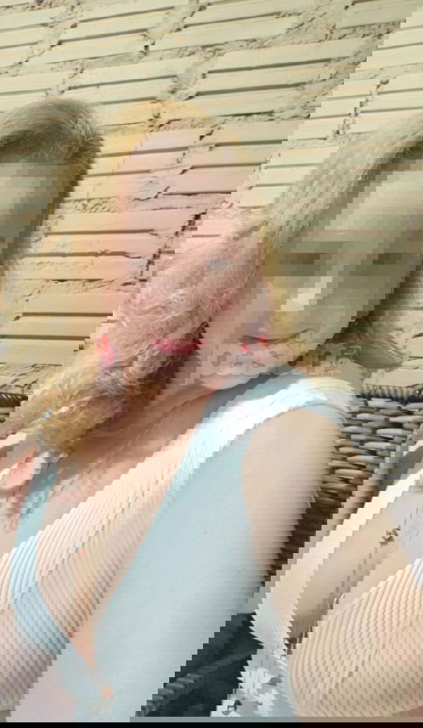 Hola, soy Cristina, tengo 40 años y soy una mujer española que disfruta de la vida y del fitness. Mis conocidos dicen que soy una persona agradable que busca siempre la buena compañía. Me encanta salir a disfrutar de una buena charla en una terraza o tomando algo en un pub. Estoy aquí para conocer a gente respetuosa con la que pasar un rato divertido. Si te gustaría charlar, no dudes en escribirme. Mi número es 651765139. ¡Un besito, espero tu mensaje! Cristina, mujeres, putas Valladolid no, escorts Valladolid no