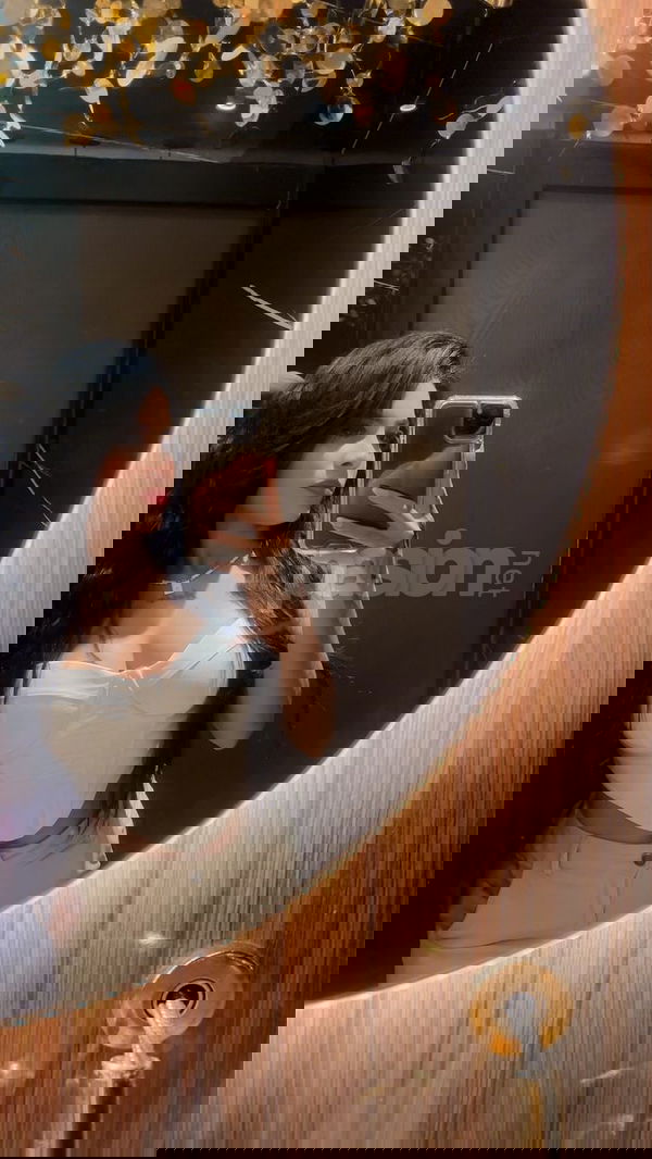 Hola, soy Cristal, una venezolana auténtica con una energía que destaca. Me encanta aventurarme y aprovechar cada momento al máximo, dejando siempre una buena impresión. Soy divertida y segura de quién soy, con un carácter juguetón y mucha personalidad. Si te apetece conocer a alguien auténtico, conmigo tendrás una experiencia llena de conexión, risas y buena compañía. Mi móvil: 666339908. ¡Vente a disfrutar de buenos momentos que no olvidarás! Cristal, mujeres, putas Sevilla no, escorts Sevilla no