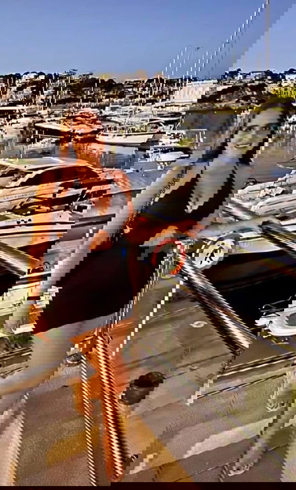 Hola, soy Mónica. Me encanta conocer gente nueva y tener charlas interesantes. Busco momentos agradables y divertidos. Soy muy cercana y un pelín alocada. Me apasiona viajar, leer y siempre estoy aprendiendo algo nuevo. No puedo vivir sin la playa y la naturaleza, me relajan mucho. Soy aventurera y extrovertida, así que me adapto a planes tranquilos o más atrevidos. Si te apetece, podemos quedar y disfrutar de un buen rato juntos. Mi móvil: 682204580. Mónica, mujeres, putas Valencia no, escorts Valencia no