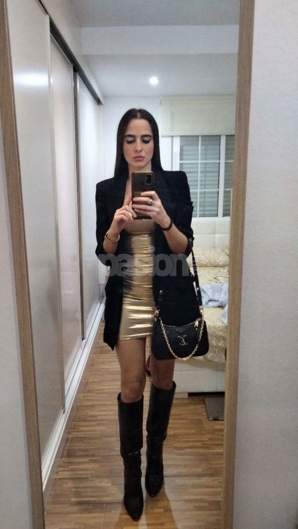 Hola, soy Mónica. Me encanta conocer gente nueva y tener charlas interesantes. Busco momentos agradables y divertidos. Soy muy cercana y un pelín alocada. Me apasiona viajar, leer y siempre estoy aprendiendo algo nuevo. No puedo vivir sin la playa y la naturaleza, me relajan mucho. Soy aventurera y extrovertida, así que me adapto a planes tranquilos o más atrevidos. Si te apetece, podemos quedar y disfrutar de un buen rato juntos. Mi móvil: 682204580. Mónica, mujeres, putas Valencia no, escorts Valencia no