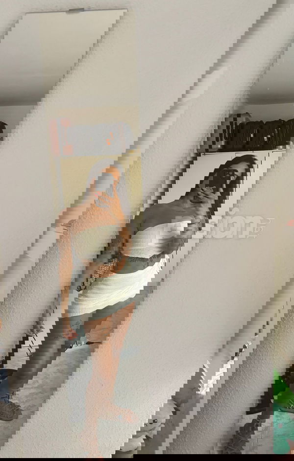 Soy Nati, una chica latina que busca conocer a personas agradables en esta ciudad y vivir nuevas experiencias. Me considero simpática, amable y con buena onda. Tengo muchas ganas de disfrutar y crear recuerdos bonitos durante mi tiempo aquí. Si crees que podemos ser un buen encaje, no dudes en contactarme y charlamos para ir conociéndonos. ¡Espero tu mensaje! Mi número es 624950896. Nati, mujeres, putas Valladolid no, escorts Valladolid no