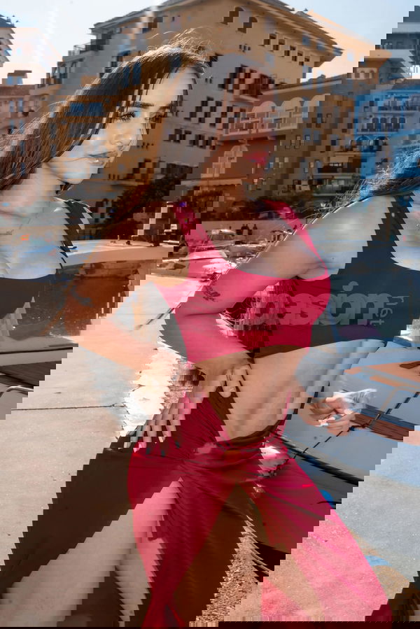 ¡Hola! Soy Antonella y acabo de llegar a la ciudad. Soy una persona muy alegre y extrovertida, siempre dispuesta a conocer a gente nueva. Me encantaría rodearme de personas simpáticas y divertidas. Si te apetece, mándame un mensaje y podemos hablar un rato. Estoy deseando hacer nuevas conexiones. Recuerda que puedes encontrarme al 632881315. ¡Hablemos y disfrutemos de buenas charlas! Antonella, mujeres, putas Alicante no, escorts Alicante no