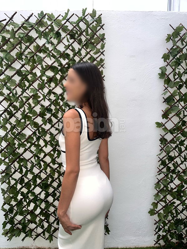 ¡Hola! Soy Isabella, una chica española de 24 años lista para pasar un buen rato. Me considero cercana y hago que la gente se sienta cómoda. Disfruto mucho con chicos auténticos. Si quieres charlar, llámame o mándame un WhatsApp al 602408148. Si la química es buena, estaré encantada de quedar en cualquier rincón de la ciudad, no tengo problema en moverme. ¡Espero tu mensaje! Isabella, mujeres, putas Alicante no, escorts Alicante no