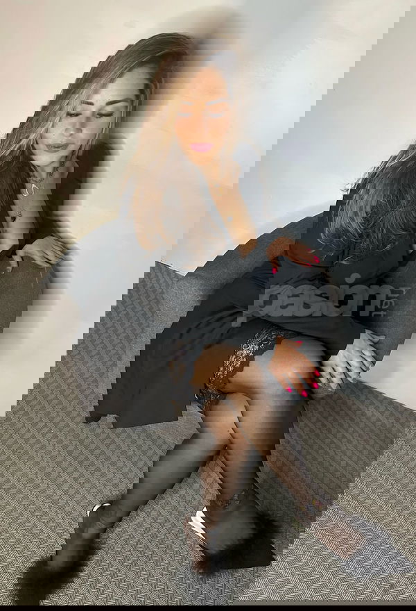 Soy una mujer cautivadora con una sonrisa encantadora y un carácter fuerte. Me gusta hacer disfrutar a quienes se atrevan a conocerme. He compartido experiencias con personas de varios países. Anímate a descubrir lo que quiero ofrecerte y déjate llevar. MANUELA, mujeres, putas Madrid no, escorts Madrid no