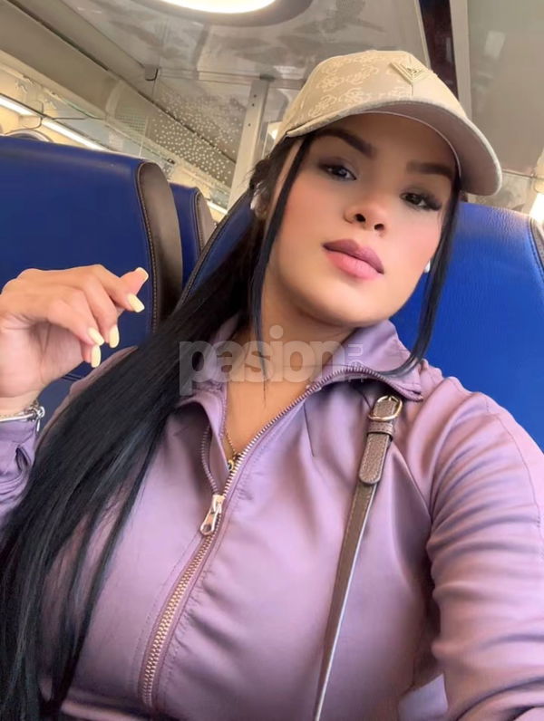 Hola, soy Emely, una chica muy atractiva que estará en esta increíble ciudad por unos días. Me encantaría conocer a hombres interesantes y divertidos de aquí para hacer planes entretenidos. Disfruto salir a tomar algo, viajar, ir al cine y al teatro. Si te animas a pasar un rato agradable, me encantaría charlar y hacer alguna actividad juntos. ¡Espero tus mensajes! Emely, mujeres, putas Madrid no, escorts Madrid no