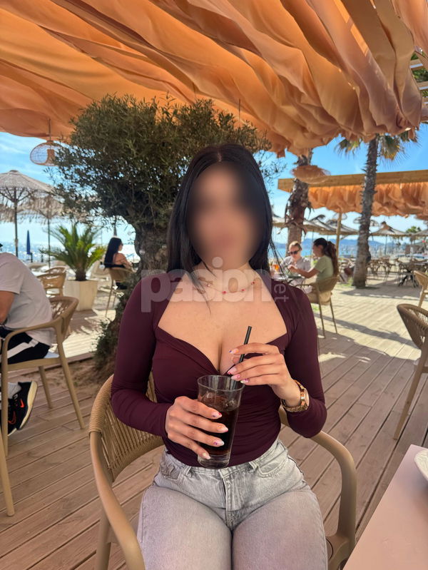 ¡Hola! Soy Lucía, una sevillana que está en la ciudad unos días. Me considero alguien muy amena, cercana y con mucha energía. Mi número es: 617042279. Podrás experimentar la calidez de una auténtica andaluza y, sin duda, la diversión estará asegurada. No dudes en escribirme, ¡espero saber de ti pronto! Lucia, mujeres, putas Madrid no, escorts Madrid no