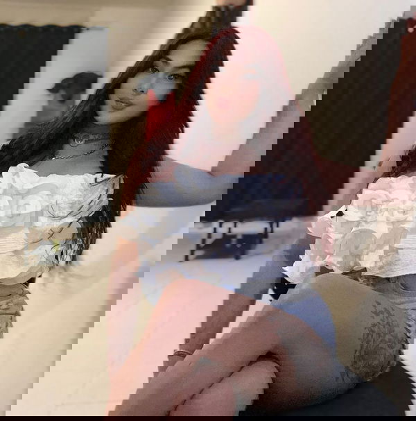 Hola a todos, soy Andrea Sanders, una chica trans simpática y con muchas ganas de explorar la ciudad y conocer su gente y tradiciones. Estoy emocionada por descubrir los rincones que ofrece este lugar. Si te apetece charlar y ver qué conexión podemos tener, no dudes en escribirme. Mi número es 643556105. ¡Espero saber de ti pronto! Andrea Sanders, trans, putas Alicante no, escorts Alicante no