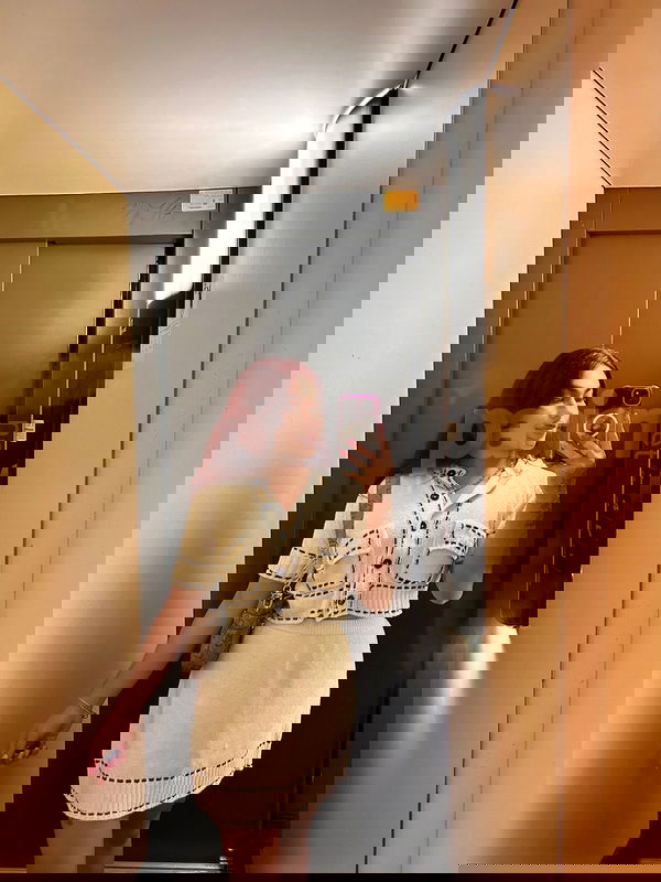 Hola a todos, soy Andrea Sanders, una chica trans simpática y con muchas ganas de explorar la ciudad y conocer su gente y tradiciones. Estoy emocionada por descubrir los rincones que ofrece este lugar. Si te apetece charlar y ver qué conexión podemos tener, no dudes en escribirme. Mi número es 643556105. ¡Espero saber de ti pronto! Andrea Sanders, trans, putas Alicante no, escorts Alicante no