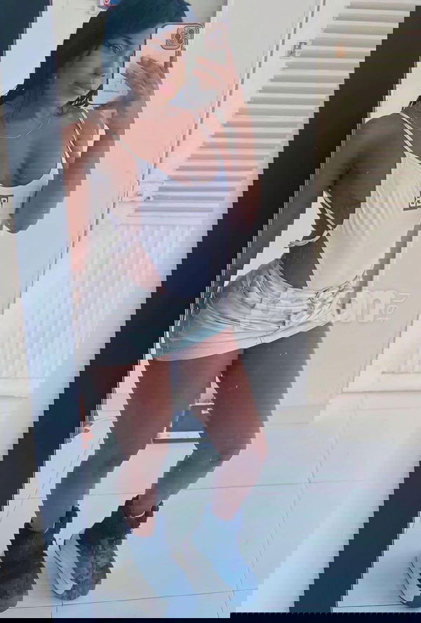 Soy Nicol, una morena encantadora que acaba de llegar a esta ciudad maravillosa. Tengo una personalidad bastante atractiva y disfruto de la buena compañía. Me encanta divertirme y conocer a chicos interesantes que sepan disfrutar de la vida. Si te apetece, podemos quedar y explorar juntos la ciudad y sus alrededores. ¡Espero que podamos pasar un rato agradable! NICOLE MORENA ATRACTIVA, mujeres, putas Guipuzcoa no, escorts Guipuzcoa no