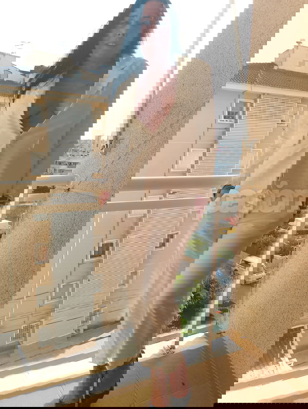 Hola, soy Sizy, una mujer madura de Cuba de 45 años, mido 1,70cm, tengo un cuerpo atractivo y una mirada intrigante. Me encanta disfrutar de un buen vino, dar paseos con estilo, y la moda de grandes diseñadores. Valoro el lujo y aprecio a aquellos que saben compartirlo. Si te interesa que nos conozcamos, no dudes en contactarme. Sizy, mujeres, putas Barcelona no, escorts Barcelona no