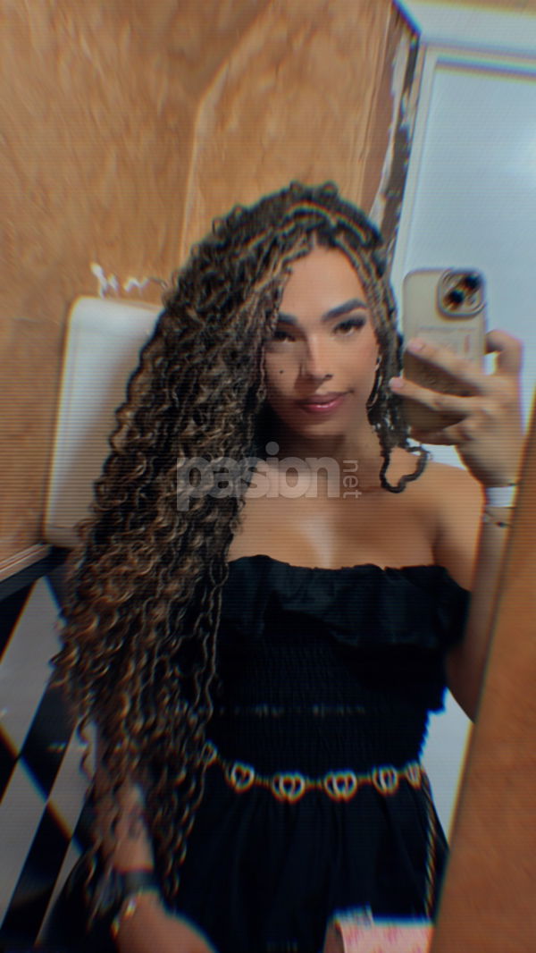 Soy Julia Santos, una joven trans brasileña de 20 años. Acabo de llegar a Zaragoza y me gustaría conocer a gente con quien explorar la ciudad. Soy una persona muy risueña y alegre, así que estoy segura de que vamos a conectar muy bien. Julia Santos, trans, putas Zaragoza no, escorts Zaragoza no