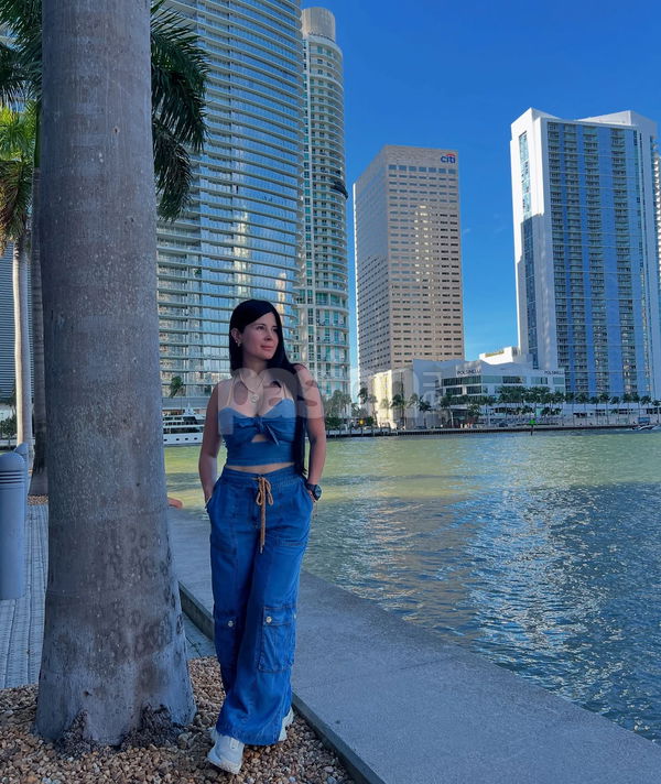 Hola, soy Valentina, una chica latina con una personalidad encantadora. Soy carismática y dulce, siempre lista para divertirme. Me encanta salir y disfrutar de buenos ratos. Hola, mujeres, putas Granada no, escorts Granada no