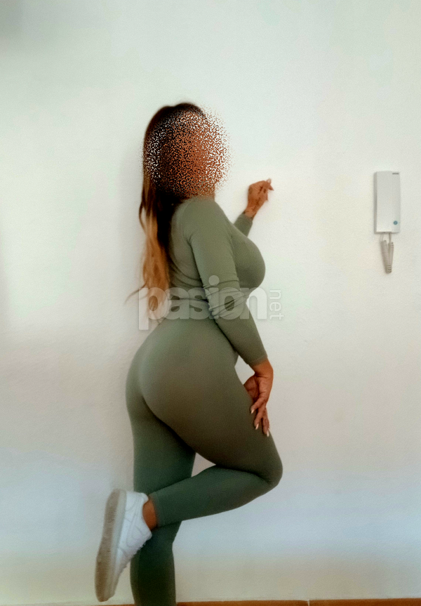 Hola, soy Lucía, tengo 30 años y soy de Valencia. Tengo ganas de conocer a gente con la que hacer planes divertidos y pasar un buen rato. Me va salir a pasear, ver una peli o disfrutar de una buena noche de baile. Si te apetece, podemos hablar para quedar y organizar algo juntos, ¿te parece? Estoy segura de que podemos forjar una buena conexión. Mi móvil es 627040390. Escríbeme por WhatsApp si te interesa y vamos conociéndonos un poco más. ¡Espero tu mensaje! Lucia, mujeres, putas Valencia no, escorts Valencia no