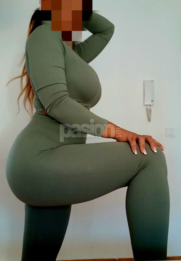 Hola, soy Lucía, tengo 30 años y soy de Valencia. Tengo ganas de conocer a gente con la que hacer planes divertidos y pasar un buen rato. Me va salir a pasear, ver una peli o disfrutar de una buena noche de baile. Si te apetece, podemos hablar para quedar y organizar algo juntos, ¿te parece? Estoy segura de que podemos forjar una buena conexión. Mi móvil es 627040390. Escríbeme por WhatsApp si te interesa y vamos conociéndonos un poco más. ¡Espero tu mensaje! Lucia, mujeres, putas Valencia no, escorts Valencia no