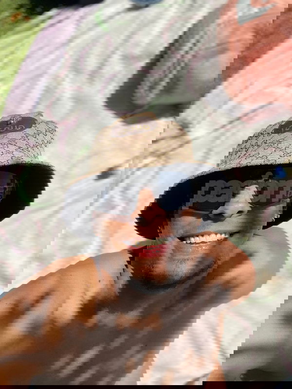 ¡Hola! Soy Deyvi García, un chaval latino que acaba de llegar a tu ciudad. Estoy aquí para ofrecerte un montón de diversión y actividades a cualquier hora. Me considero alguien apasionado y lleno de energía, listo para compartir buenos momentos. No dudes en llamarme o escribirme si te apetece charlar o conocerme mejor. ¡Estoy a tu disposición! Moreno enérgico y con mucho estilo, hombres, putas Valencia no, escorts Valencia no