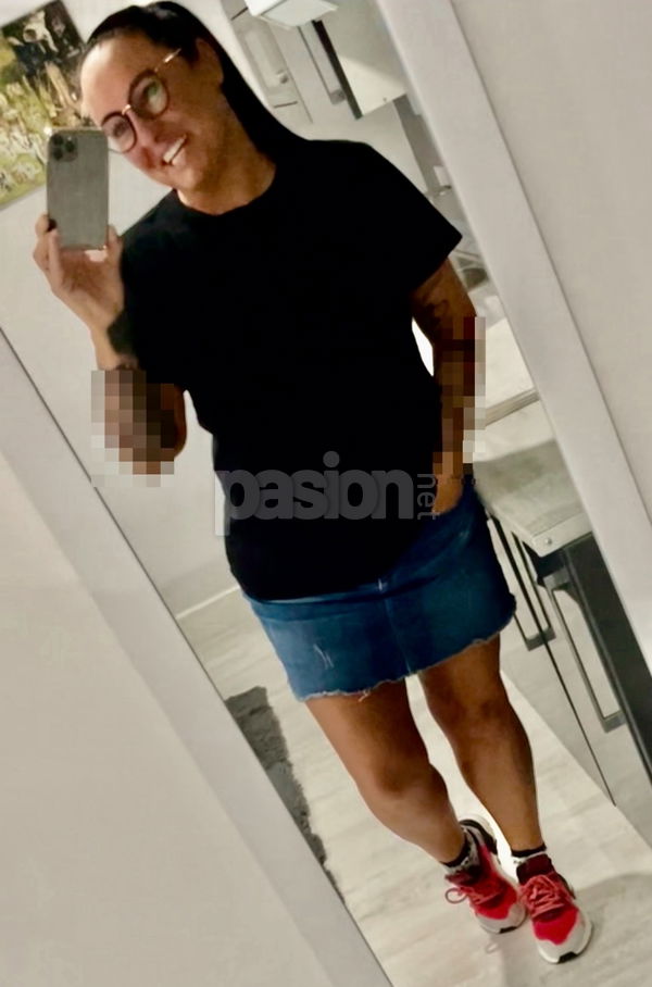 Soy de Galicia y actualmente estoy en la ciudad. Tengo mis certificados de masajista del 2022 y 2025, que muestro siempre. La higiene es lo primero para mí, tanto personal como en mi entorno, y utilizo productos desechables. Mis fotos son reales y se puede ver mi cara. No fumo y prefiero que se respete eso cerca de mí, además no consumo alcohol ni otras sustancias. Mis encuentros están llenos de calidez humana y nada de frialdad emocional. ¡Espero que coincidamos! Masajista en la zona, mujeres, putas Oviedo no, escorts Oviedo no