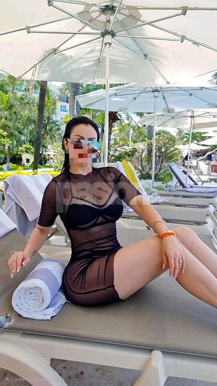 Hola, ¿qué tal? Soy Sara, quiromasajista con un montón de experiencia. Ofrezco una variedad de masajes, incluyendo relajantes y descontracturantes, y trabajo en distintos puntos del cuerpo como la zona lumbar, dorsal y más. Tengo a tu disposición camilla para que te sientas cómodo/a. Si quieres saber más, no dudes en llamarme o enviarme un mensaje por WhatsApp al 633708275. ¡Estoy aquí para ayudarte a sentirte mejor! Sara, mujeres, putas La Coruña no, escorts La Coruña no