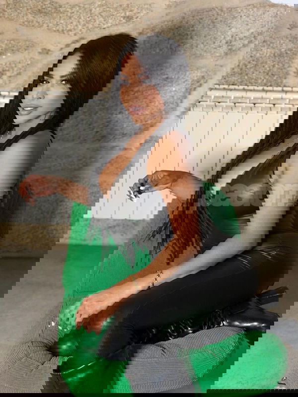 Soy Cami, una chica de Venezuela que acaba de llegar, siempre con una sonrisa y mucha energía. Me encanta disfrutar de buenos momentos, así que si tienes alguna propuesta interesante, cuéntamelo, ¡estoy lista para unirme a la aventura! Cami, mujeres, putas La Coruña no, escorts La Coruña no