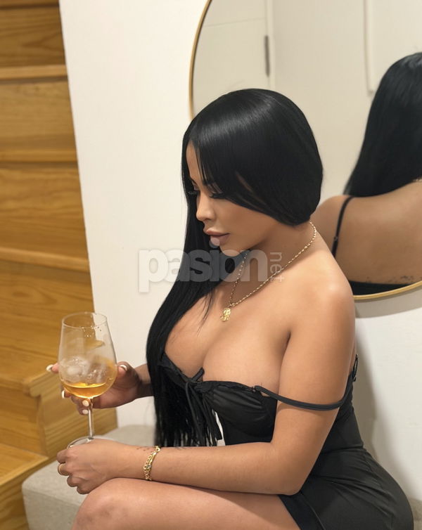 Hola, soy Cami, una chica encantadora y lista para disfrutar. Quiero conocer personas interesantes y con buena vibra. Chica Latina, mujeres, putas La Coruña no, escorts La Coruña no