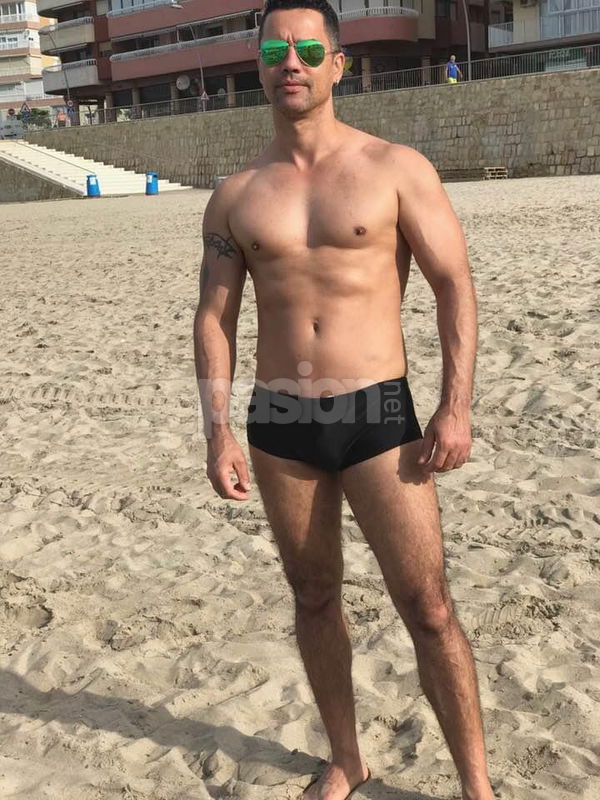 ¡Hola! Si lo que buscas es compañía agradable y pasar ratos divertidos, ya estás en el lugar adecuado. Mido 1.80 y tengo un cuerpo bien tonificado. Si te interesa, no dudes en ponerte en contacto conmigo. ¡Te espero! Guapo brasileño, gay, putas Tarragona no, escorts Tarragona no