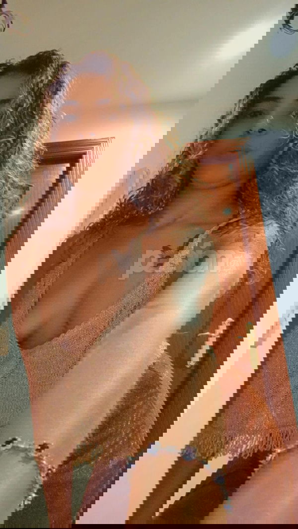 ¡Hola! Soy Nina, tengo 20 años y soy nueva en la ciudad. Me considero una chica auténtica, con un cuerpo lleno de curvas. Me encanta socializar y hacer nuevas amistades. Soy muy simpática y si decides pasar un rato conmigo, seguro que te diviertes.Valoro a las personas educadas y de buen rollo, ¡así que si buscas buena compañía, aquí estoy! NINA, mujeres, putas Valladolid no, escorts Valladolid no