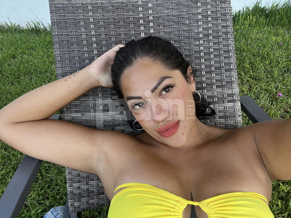 Soy Lola, tengo 24 años y soy de Argentina. Me considero una persona muy divertida y aventurera. Me encanta disfrutar de la naturaleza y salir de fiesta con buena compañía. Por la noche me gusta compartir momentos especiales, siempre con una buena copa de vino. Soy de las que prefieren crear recuerdos que duren. Argentina en la Isla, mujeres, putas Mallorca no, escorts Mallorca no