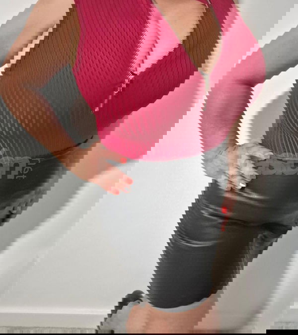 Hola, soy Karol, la chica latina que siempre has deseado. Mis curvas te llevan a una experiencia única y emocionante. Ven a descubrir mis encantos y despierta tu lado más aventurero; soy la inspiración perfecta para vivir momentos inigualables. Mi simpatía se une con un toque especial que garantiza la máxima satisfacción. Karol curvas impresionantes, mujeres, putas Madrid no, escorts Madrid no