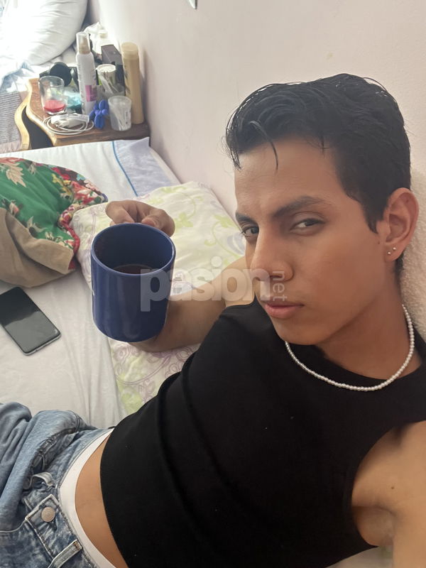 Soy un chico delgado y joven con ganas de conectar con alguien que le guste mi rollo. Siempre trato de ser amable y educado.
Joven latino, gay, putas Madrid no, escorts Madrid no