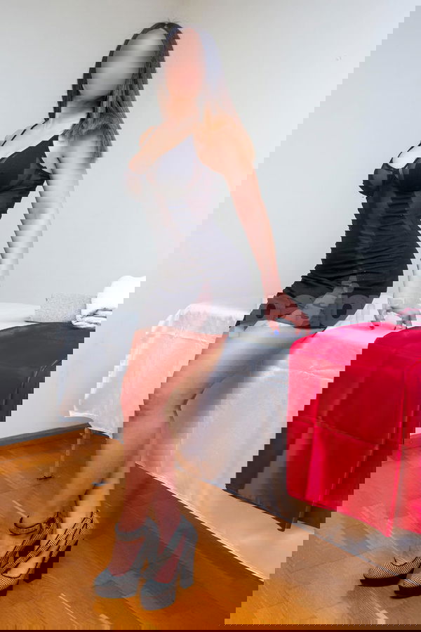 Soy masajista profesional y me dedico a proporcionar masajes relajantes que conectan la piel con la energía, creando momentos únicos. Cada tratamiento incluye movimientos especiales, llenos de atención y cuidado, en un entorno limpio. Si quieres más información, no dudes en contactarme por llamada o WhatsApp, siempre con total confianza. MASAJES RELAJANTES, mujeres, putas Valencia no, escorts Valencia no