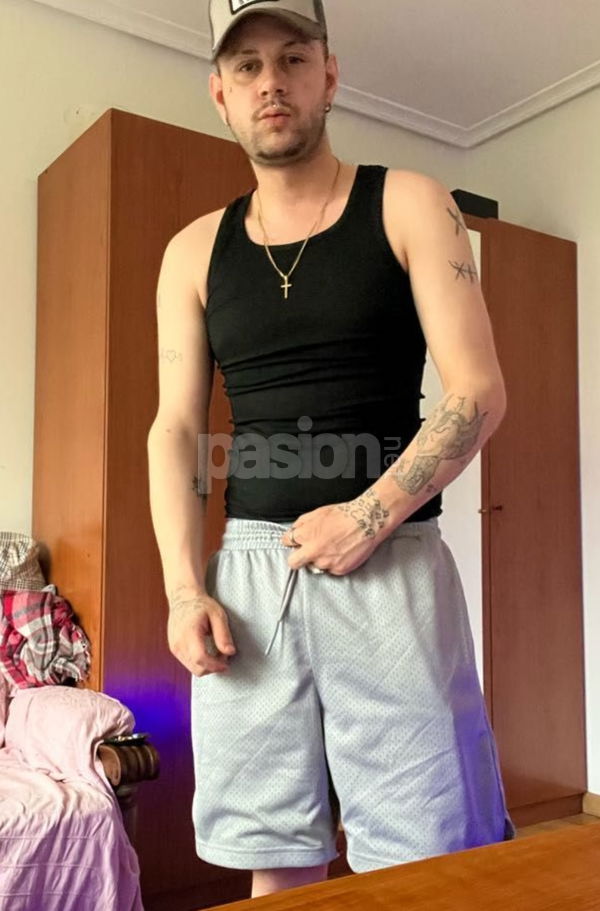 Chico gitano de 175 cm y 70 kg, con un cuerpo atlético y que se cuida mucho. Si quieres hablar, envíame un mensaje. Importante: no acepto llamadas ocultas. Gitano atlético, hombres, putas Barcelona no, escorts Barcelona no