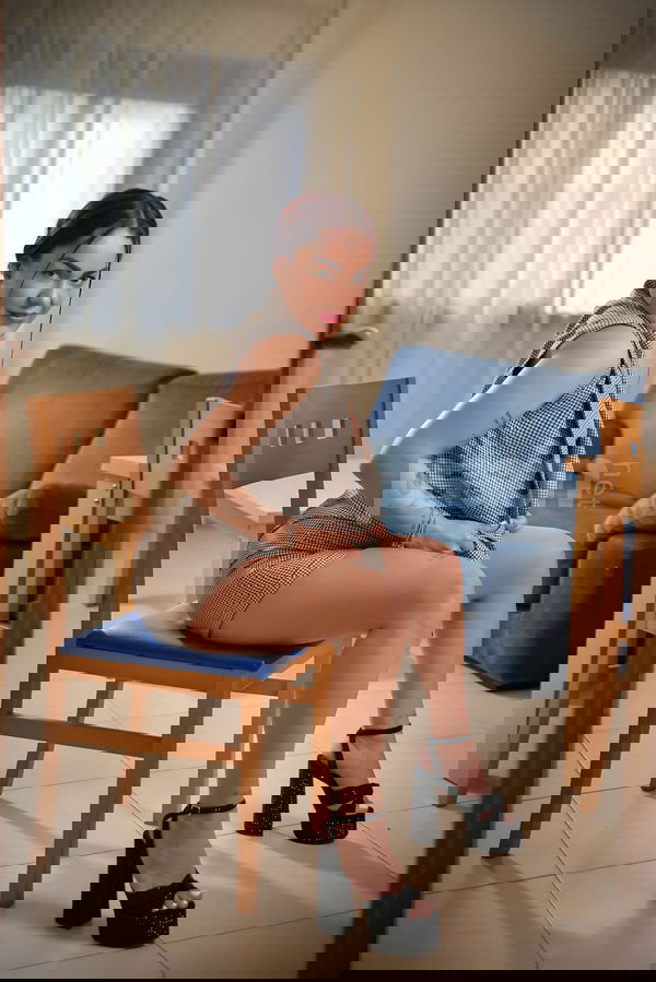 Poseo un atractivo especial y una energía cautivadora. Mi sonrisa tiene esa magia que me diferencia del resto. ¿Te suena de algo? Encanto especial, mujeres, putas Alicante no, escorts Alicante no