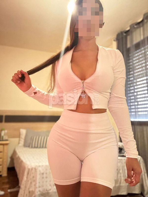 Hola, soy Gia. Una chica latina con un aire coqueto y elegante, buscando romper la monotonía. Estoy aquí para disfrutar de momentos inolvidables y divertidos, así que si tienes alguna idea en mente, no dudes en decírmelo. ¿Te animas? Puedes contactarme al 685835724, ya sea para llamarme o para enviarme un mensaje por whatsapp. ¡Espero que nos pongamos en contacto pronto para empezar a vivir grandes experiencias! Gia, mujeres, putas Pontevedra no, escorts Pontevedra no