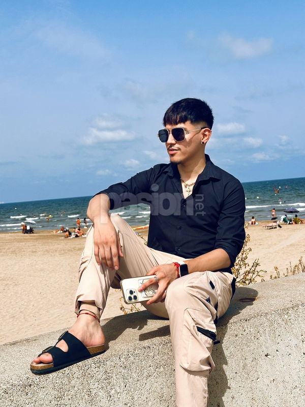 Hola, soy Ken, un chico de Venezuela con ganas de conocer a nueva gente y disfrutar del momento. Me defino como una persona con buenos modales y me encanta charlar. Si te apetece pasar un buen rato charlando, aquí estoy. Chico guapo, gay, putas Valencia no, escorts Valencia no