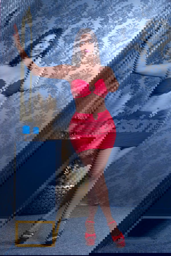 Hola, soy una mujer colombiana, cercana y con un gran sentido del humor. Estoy en Valencia de visita y me gustaría conocer personas que sean respetuosas y amables, para tener buena conversación y pasar un rato chido. Mi número es 603894619. Me encanta hacer deporte y disfrutar de una buena copa de vino. ¡Espero conocer a alguien interesante! Elizabeth, mujeres, putas Valencia no, escorts Valencia no