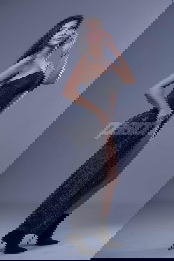 Hola, soy una mujer colombiana, cercana y con un gran sentido del humor. Estoy en Valencia de visita y me gustaría conocer personas que sean respetuosas y amables, para tener buena conversación y pasar un rato chido. Mi número es 603894619. Me encanta hacer deporte y disfrutar de una buena copa de vino. ¡Espero conocer a alguien interesante! Elizabeth, mujeres, putas Valencia no, escorts Valencia no