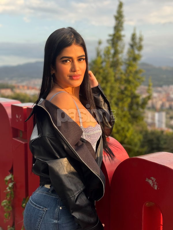 Sé lo que buscas en una chica y estoy aquí para ofrecerte eso. Soy una persona muy dulce y me encantaría pasar tiempo contigo, disfrutando de cada momento juntos. No lo pienses más; tengo la certeza de que te haré sonreír. Soy la elección perfecta que no te dejará indiferente. No dudes en contactarme, ya sea por mensaje o llamada, estoy lista para conocerte y vivir experiencias inolvidables. Valentina, mujeres, putas León no, escorts León no