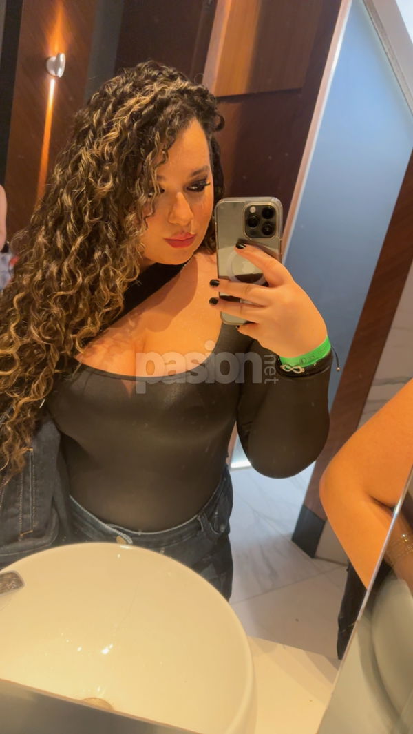 Hola a todos, soy Luna, una brasileña de 20 años recién llegada a Denia. Estoy emocionada de conocer a un caballero con el que pasar un buen rato. Si tienes ganas de disfrutar de momentos especiales, no dudes en contactarme. Estoy lista para una experiencia inolvidable a tu lado. ¡Escríbeme o llámame! 🥰❤️ Chica brasileña nueva en Denia, mujeres, putas Alicante no, escorts Alicante no