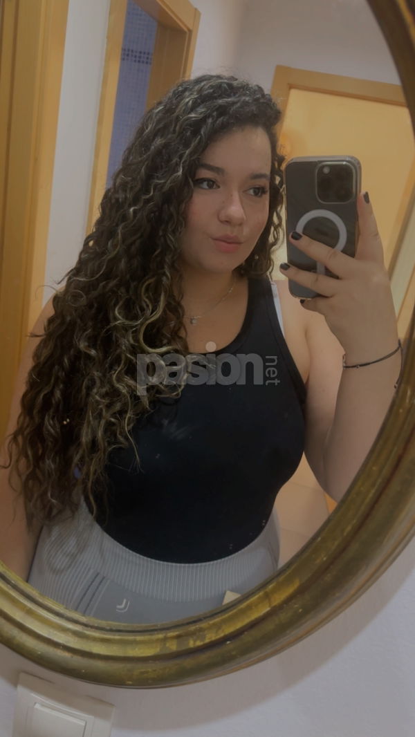 ¡Hola a todos! Soy Luna, una chica brasileña de 23 años que ha llegado recientemente a Denia. Estoy emocionada por conocer a un caballero y disfrutar de buenos momentos juntos. Así que no te pienses más, mándame un mensaje o llámame y vamos a pasar un rato inolvidable. ¡Espero tu contacto! 🥰❤️ Jovencita brasileña, mujeres, putas Alicante no, escorts Alicante no