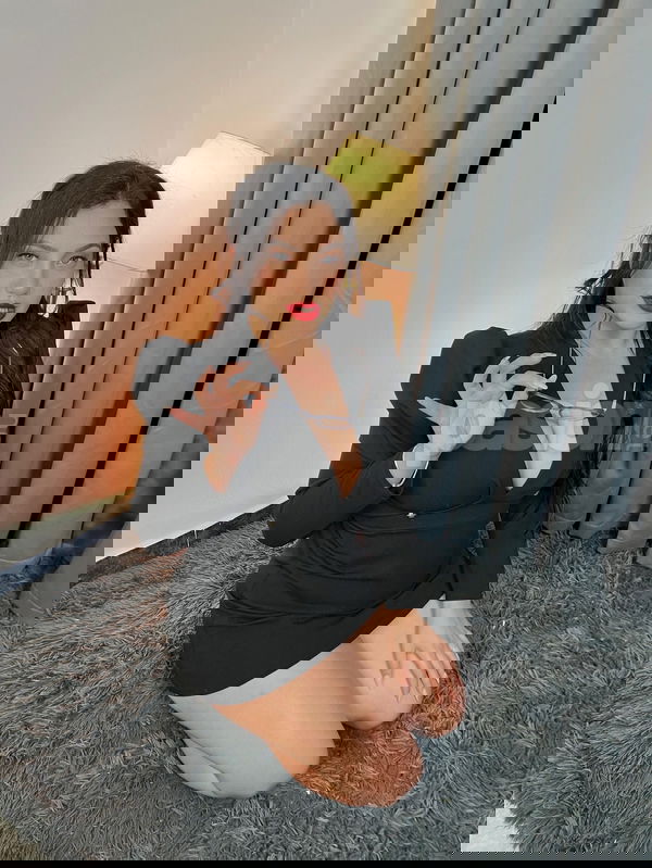 Hola, soy Aranxxa, una chica colombiana que acaba de llegar a la ciudad y estoy emocionada por conocer a alguien especial. Tengo 27 años y un encanto natural. Me considero elegante y educada, además disfruto de las fiestas y de pasarlo bien. Estoy deseando encontrar a hombres que tengan buen gusto y buenas maneras. Si quieres saber más de mí, no dudes en contactarme. Mi móvil: 603419297 Aranxa, mujeres, putas Cantabria no, escorts Cantabria no