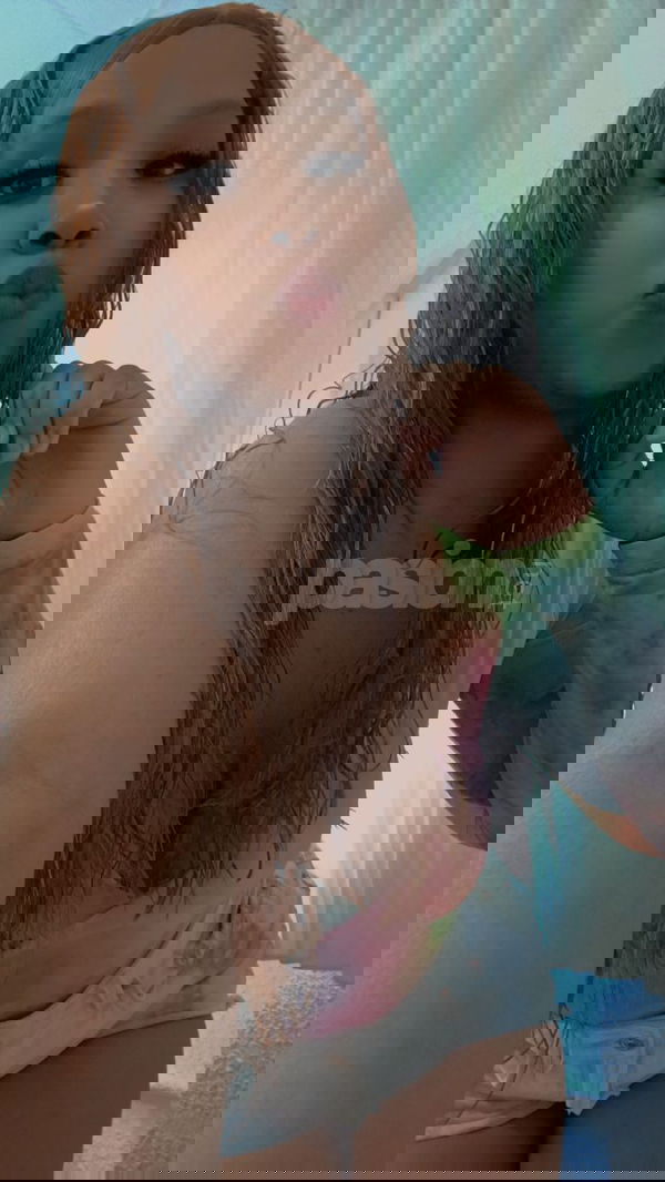 Hola, soy Zoe, una joven colombiana que acaba de llegar. Busco conocer a personas interesadas en vivir momentos especiales y divertidos. Espero tu mensaje con ganas. Besos y hasta pronto. JOVEN MUY DIVERTIDA, mujeres, putas Valencia no, escorts Valencia no