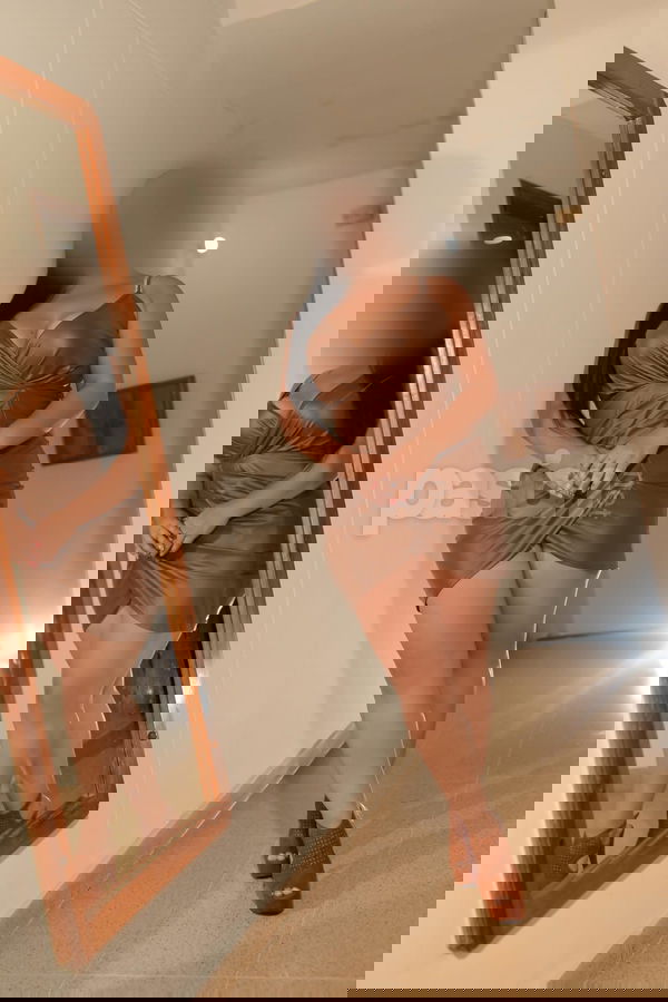 ¡Hola, guapos! Estoy en la ciudad, pero solo por un tiempo corto. Si te gustaría disfrutar y pasar un buen rato, no dudes en aprovechar estos días. Soy una chica educada y con un toque travieso. Me encanta la fiesta y vivir momentos divertidos. ¡No pierdas la oportunidad de conocerme! Puedes contactarme al teléfono y organizamos algo. RECIEN LLEGADA, mujeres, putas Valencia no, escorts Valencia no