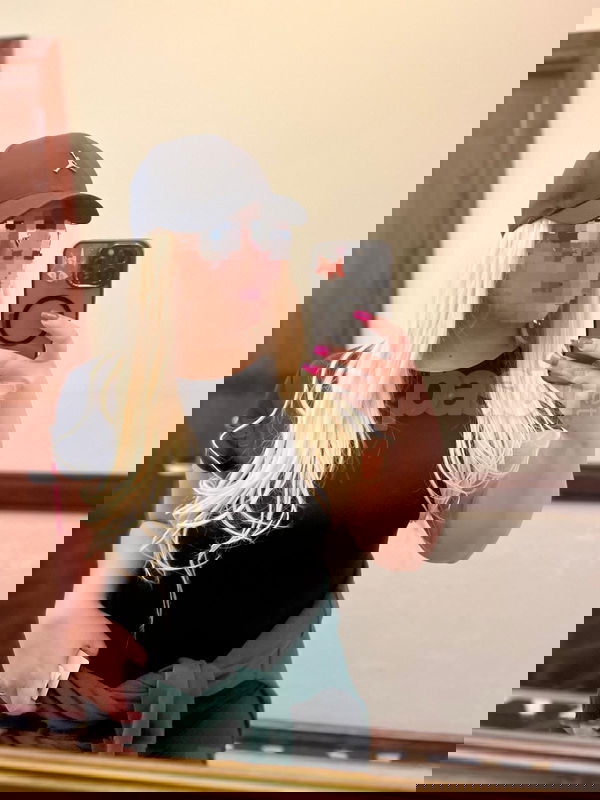 Hola, gracias por pasar por aquí. Tengo 25 años y me encanta el arte de ofrecer masajes. Te invito a que te relajes y disfrutes de una experiencia única. Estoy aquí para que te desconectes del estrés cotidiano y vivas un momento de tranquilidad en grata compañía. Arte en masajes, masajes, putas Valencia no, escorts Valencia no