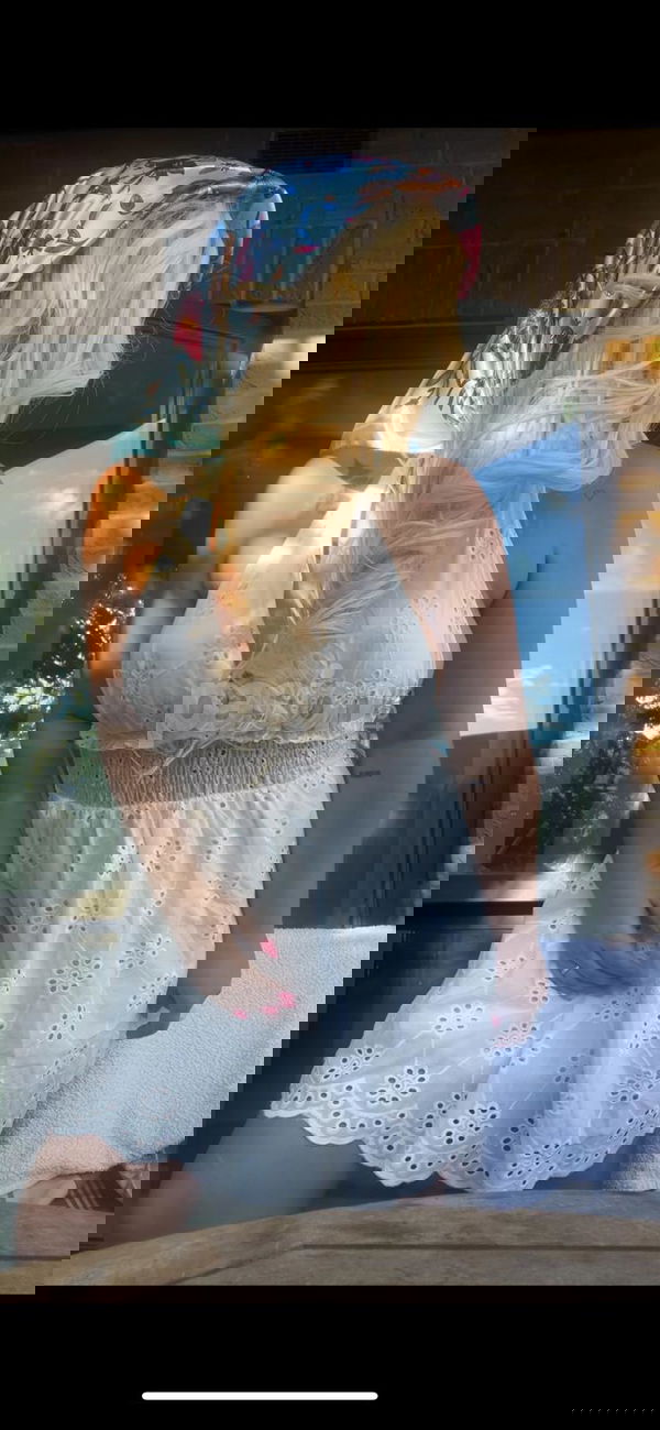 Hola, gracias por pasar por aquí. Tengo 25 años y me encanta el arte de ofrecer masajes. Te invito a que te relajes y disfrutes de una experiencia única. Estoy aquí para que te desconectes del estrés cotidiano y vivas un momento de tranquilidad en grata compañía. Arte en masajes, masajes, putas Valencia no, escorts Valencia no