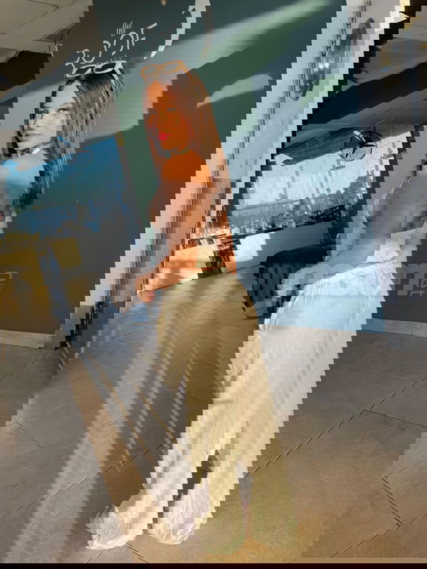 Soy una chica con mucha energía y una sonrisa siempre lista. Conmigo no habrá ni un momento de tensión, todo será diversión y buen rollo. Tengo una actitud que seguro te va a impresionar. Podríamos salir a disfrutar de unas copas juntos o, si prefieres, te puedo invitar a pasar un buen rato en casa. La idea es que te sientas a gusto y que todo fluya de la mejor manera. ¡Estoy deseando conocer a alguien especial! Victoria, mujeres, putas Valencia no, escorts Valencia no