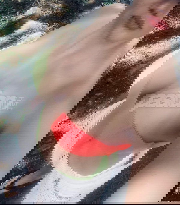 Hola, soy Saray, una chica encantadora, con un toque elegante y que sabe cómo hacer que un momento sea memorable. No soy solo apariencia; descubrirás una mujer con mucha clase y una conversación cautivadora, acompañada de una sonrisa que te hará sentir a gusto.  Saray, mujeres, putas Guipuzcoa no, escorts Guipuzcoa no