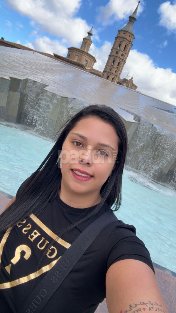 Soy una persona amable, con un cuidado especial en mi presencia y en los detalles. Si buscas la compañía de alguien que sepa mezclar elegancia y cercanía, me encantaría conocerte. La mejor forma de crear lazos es a través de una conversación amena y sincera. ¡Espero que podamos charlar pronto! Paola, mujeres, putas Zaragoza no, escorts Zaragoza no