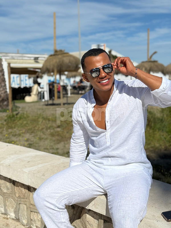 Hola, soy Salvador. Me describo como un chico latino y deportista, con un buen físico y una actitud muy agradable. No dudes en ponerte en contacto conmigo.  CHICO MUY AGRADABLE, gay, putas Navarra no, escorts Navarra no