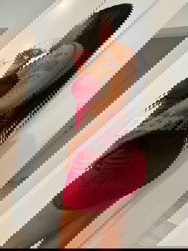 Tengo una sonrisa encantadora, pero mi mente siempre está buscando la diversión. Si te atraen las sensaciones intensas, la conexión y el ritmo pausado, soy esa persona ideal. Solo hay que dejarse llevar. MUJER CON ENERGÍA, mujeres, putas Barcelona no, escorts Barcelona no